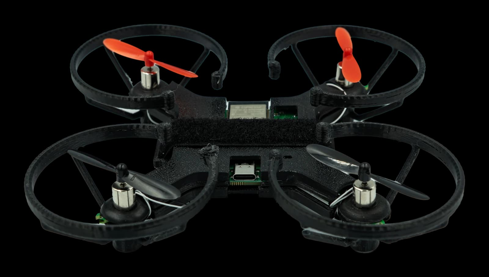 RobonHub CORE drone, koruma çemberli — 3D keşfet