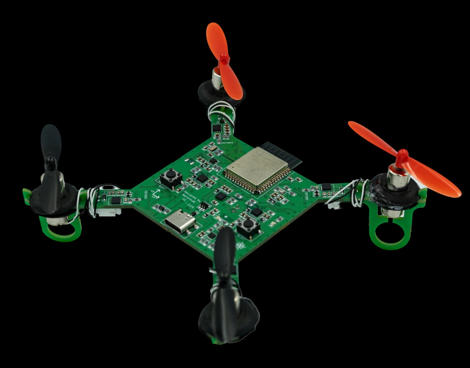 RobonHub drone — açık elektronik kart ve motorlar