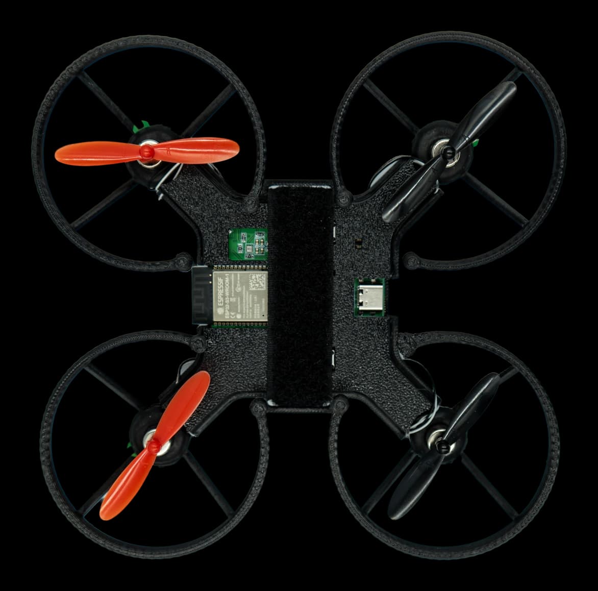 RobonHub drone üstten — ESP32-S3 kart görünür